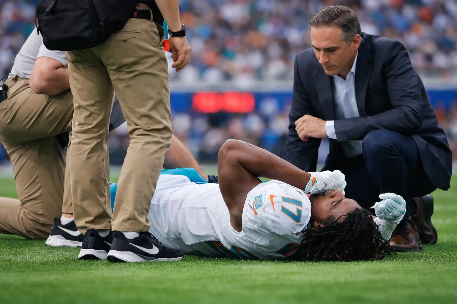 jaylen waddle injury